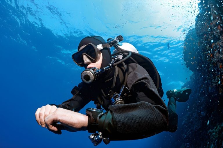 Dive Computer Comparison & Buyer’s Guide